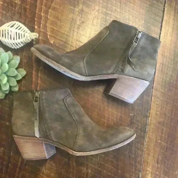 Madewell | Brown Suede Ankle Booties - Picture 4 of 7
